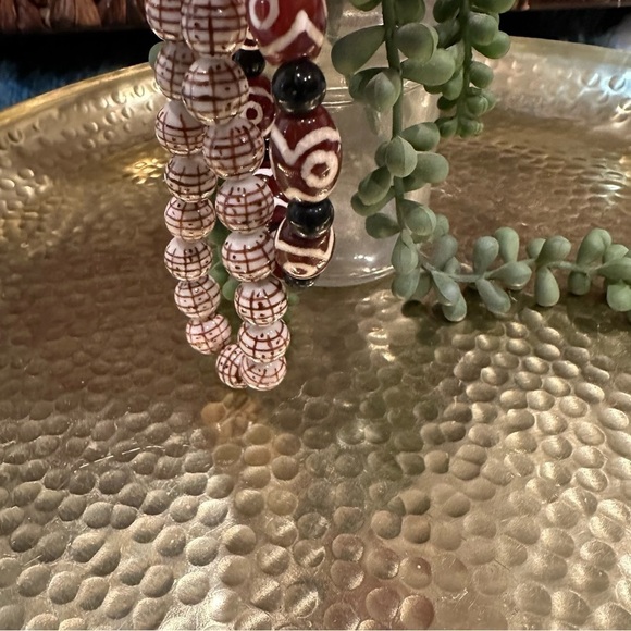 Pair of vintage glass bead bracelets elastic expandable brown and white - Picture 9 of 12